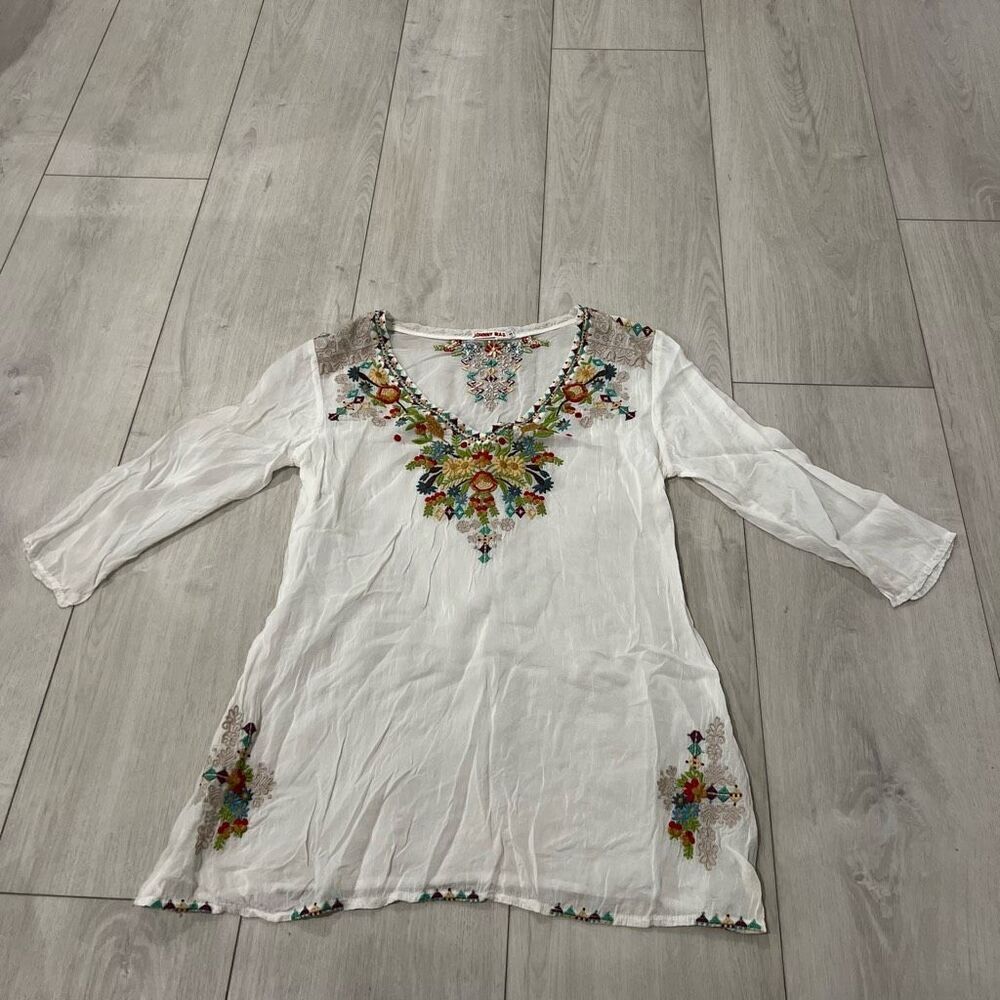 Johnny was women’s top size S